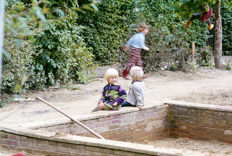 70_Sanierung_Kinderspielplatz_1973-spd-rox.jpg