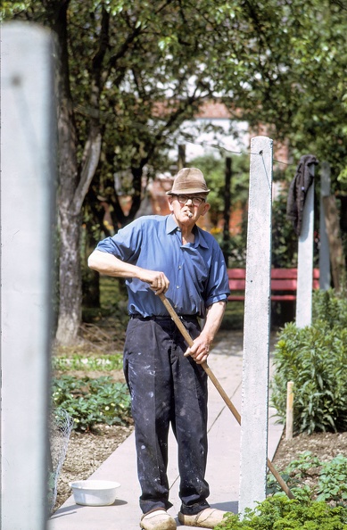 Alter-Mann--im-Garten.jpg