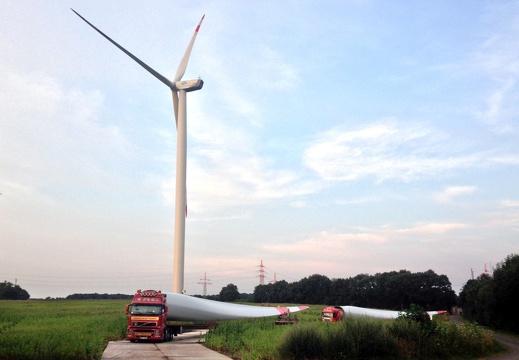 Aufbau_der_Windräder_am_Twerenfeldweg