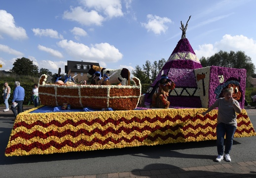 Blumenkorso im Dahliendorf Legden